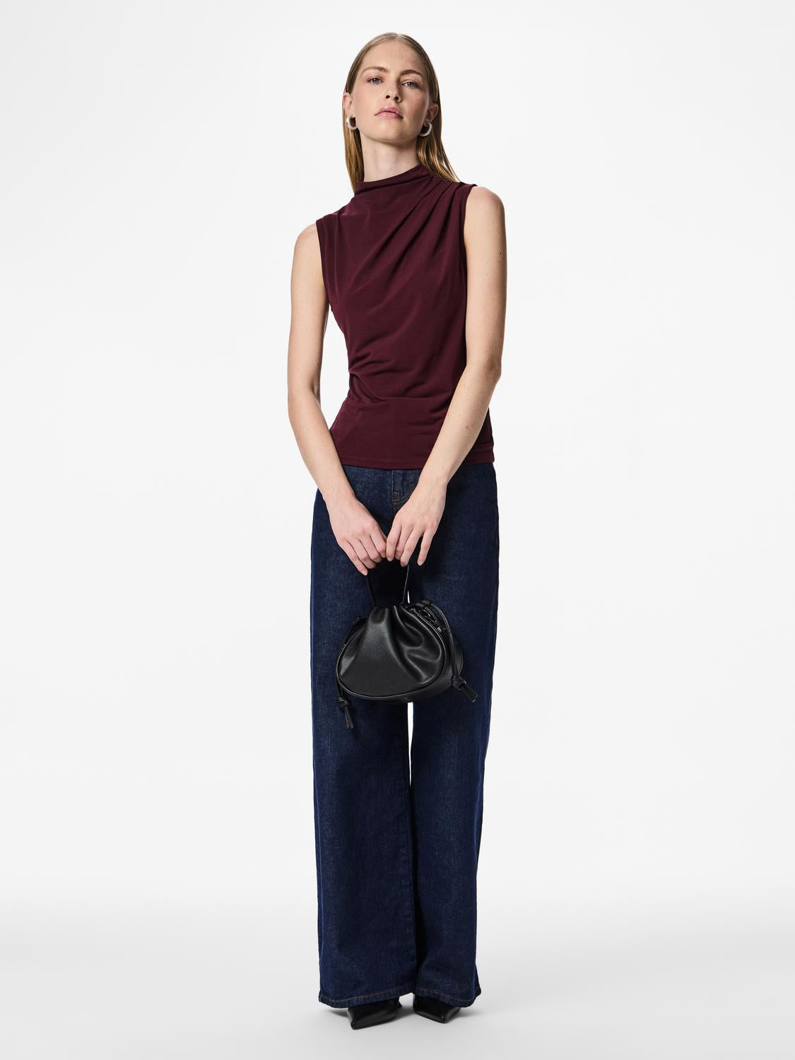 model_shot-front_full